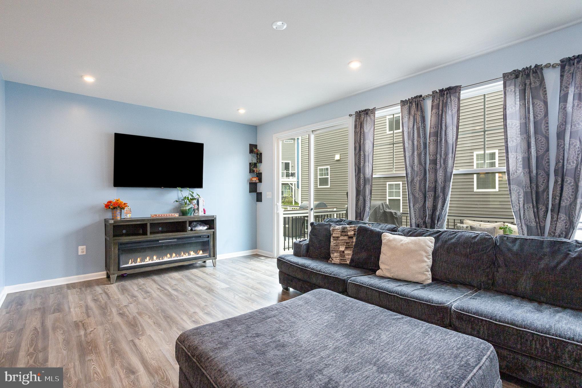 18236 Summit Pointe Drive Triangle, VA 22172 - Photo 8 of 36 a living room with furniture and a flat screen tv