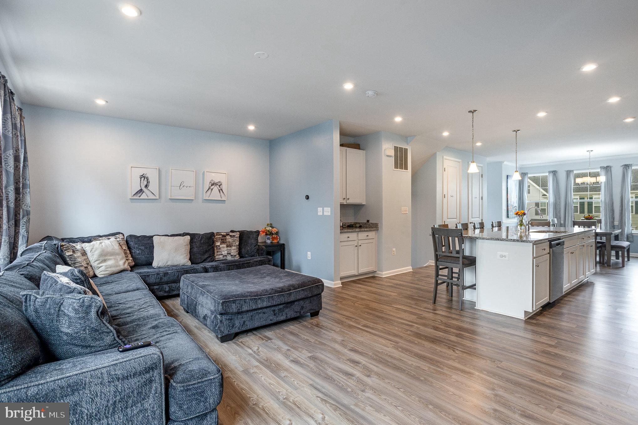 18236 Summit Pointe Drive Triangle, VA 22172 - Photo 9 of 36 a living room with furniture and kitchen view