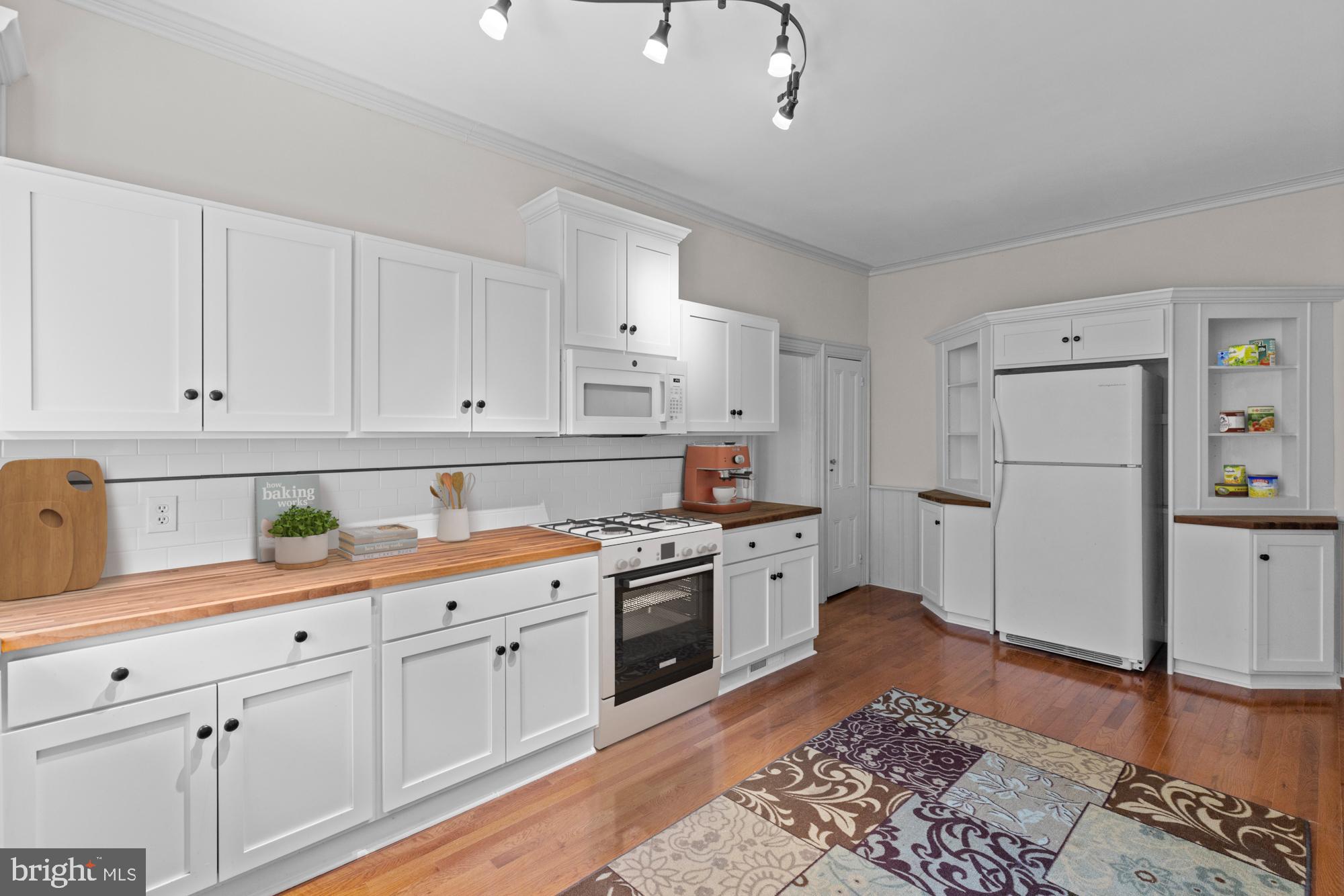 121 Centre Street Haddonfield, NJ 08033 - Photo 15 of 41 *virtually staged with oven.