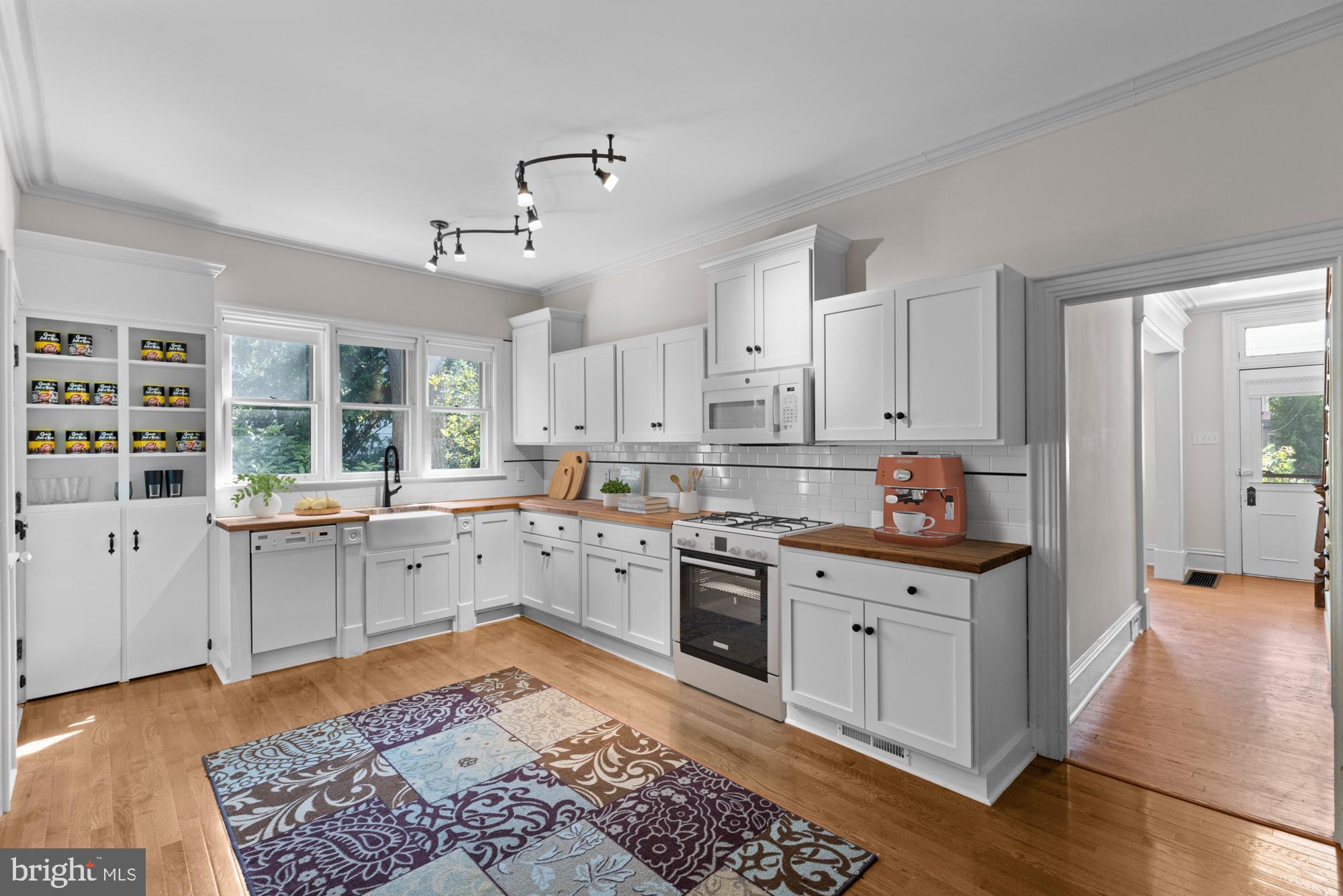121 Centre Street Haddonfield, NJ 08033 - Photo 21 of 41 *virtually staged with oven