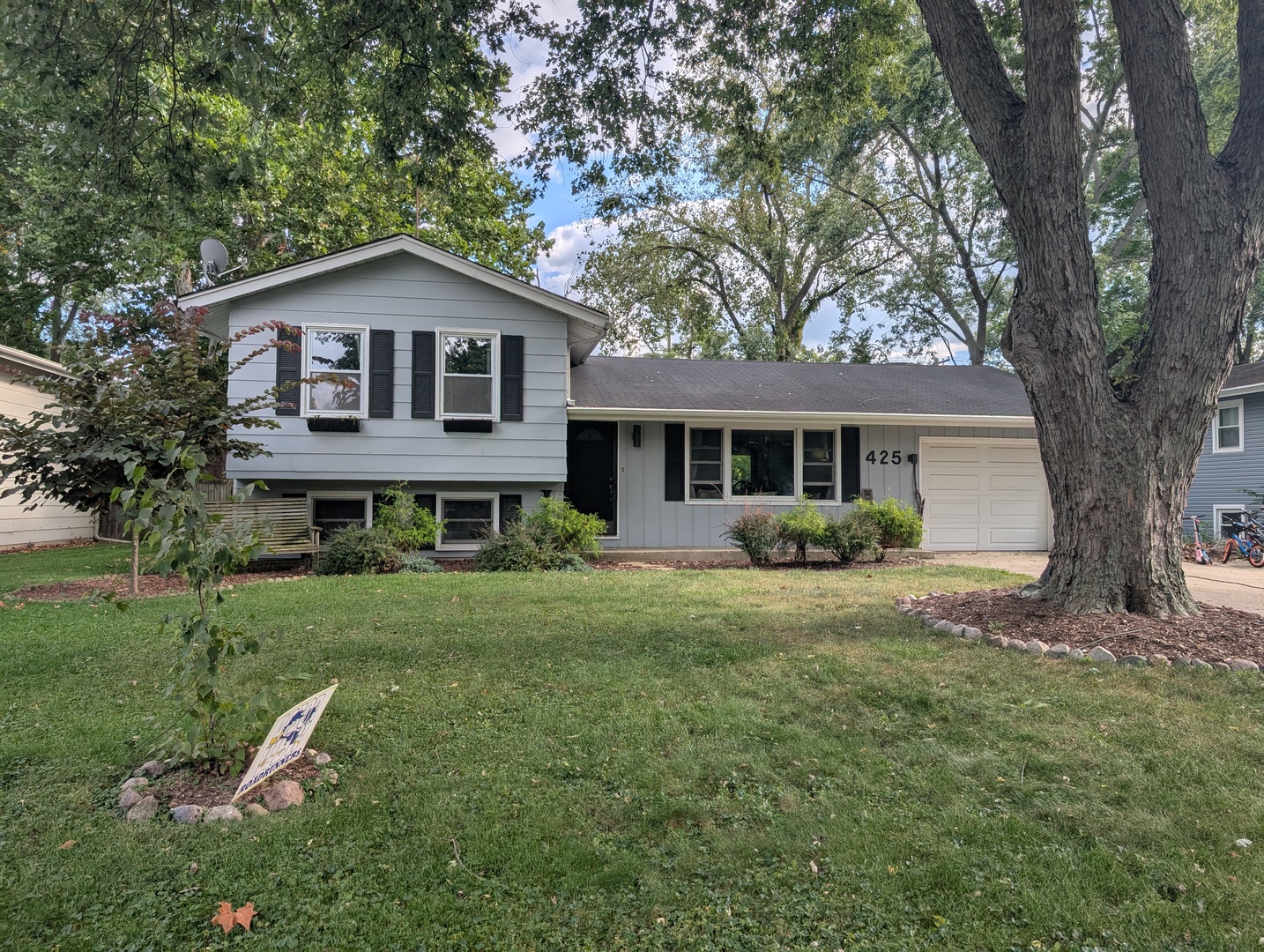 22W425 Arbor Lane Glen Ellyn, IL 60137 - Photo 1 of 18 a front view of a house with garden