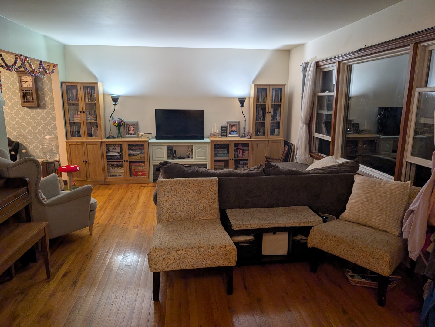 22W425 Arbor Lane Glen Ellyn, IL 60137 - Photo 3 of 18 a living room with furniture and a flat screen tv