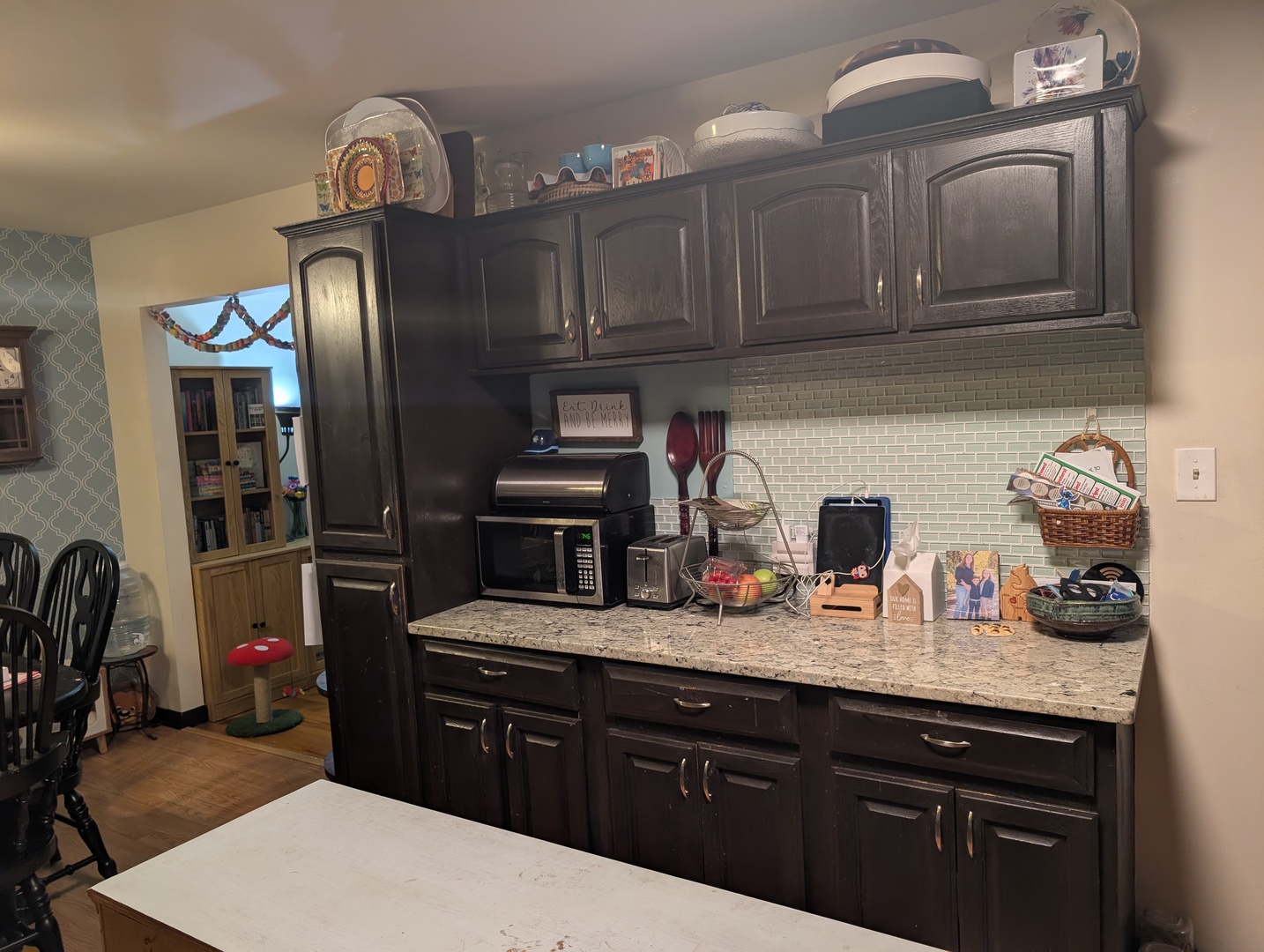 22W425 Arbor Lane Glen Ellyn, IL 60137 - Photo 9 of 18 a kitchen with stainless steel appliances granite countertop a sink stove and refrigerator