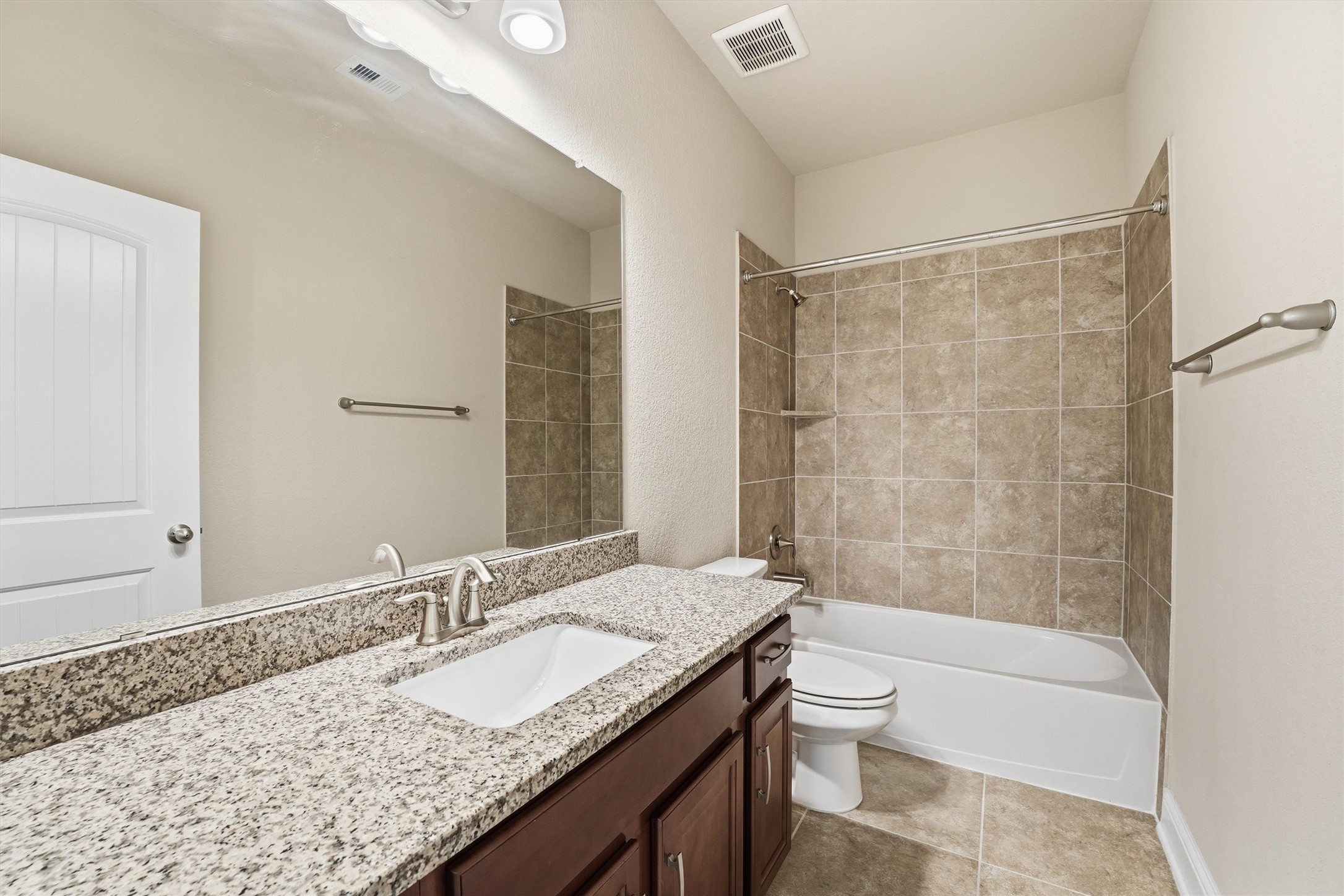 1911 Cedar Ridge Lane Pearland, TX 77089 - Photo 11 of 33 Full bath in the hallway.