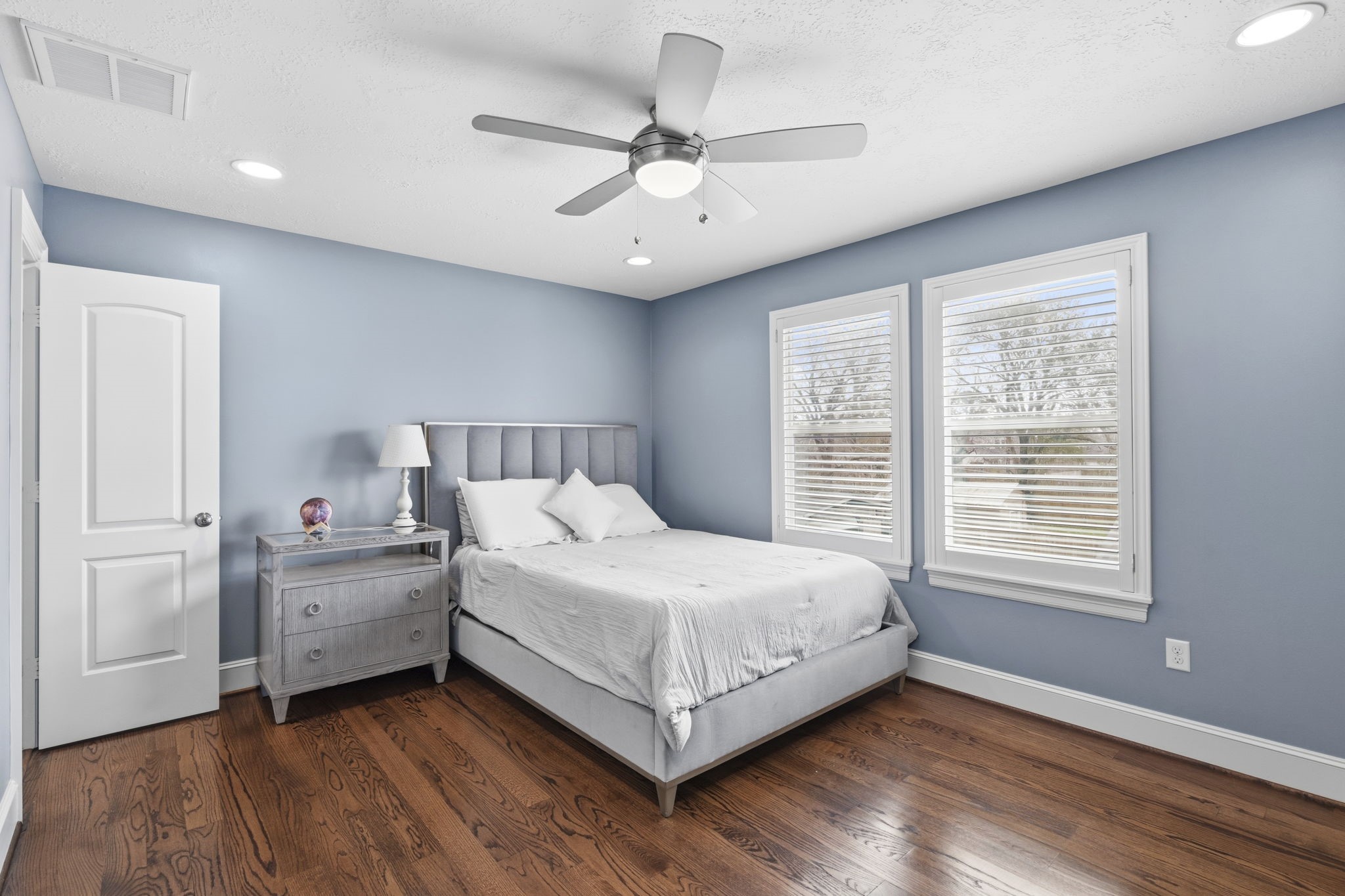 1938 Pech Road Houston, TX 77055 - Photo 32 of 39 a bedroom with a bed and window