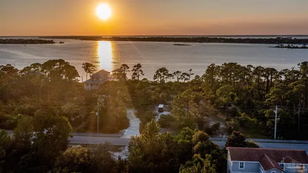 $800,000 | 14000 River Road, Pensacola, FL 32507
