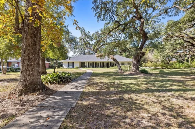 $450,000 | 415 South 5th Street, Ponchatoula, LA 70454