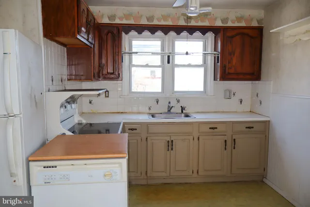 $185,000 | 2424 Wood Avenue, Bristol, PA 19007