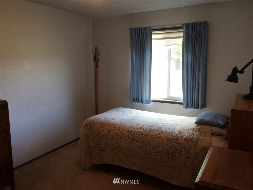 19441 Jordan Street Southwest Rochester, WA 98579 - Photo 8 of 24