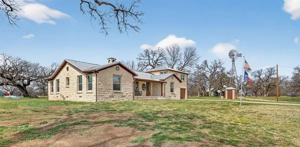 $2,500,000 | 2035 Farm To Market Road 103, Nocona, TX 76255
