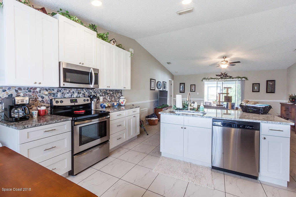 6810 Haddington Road Cocoa, FL 32927 - Photo 2 of 20 Kitchen