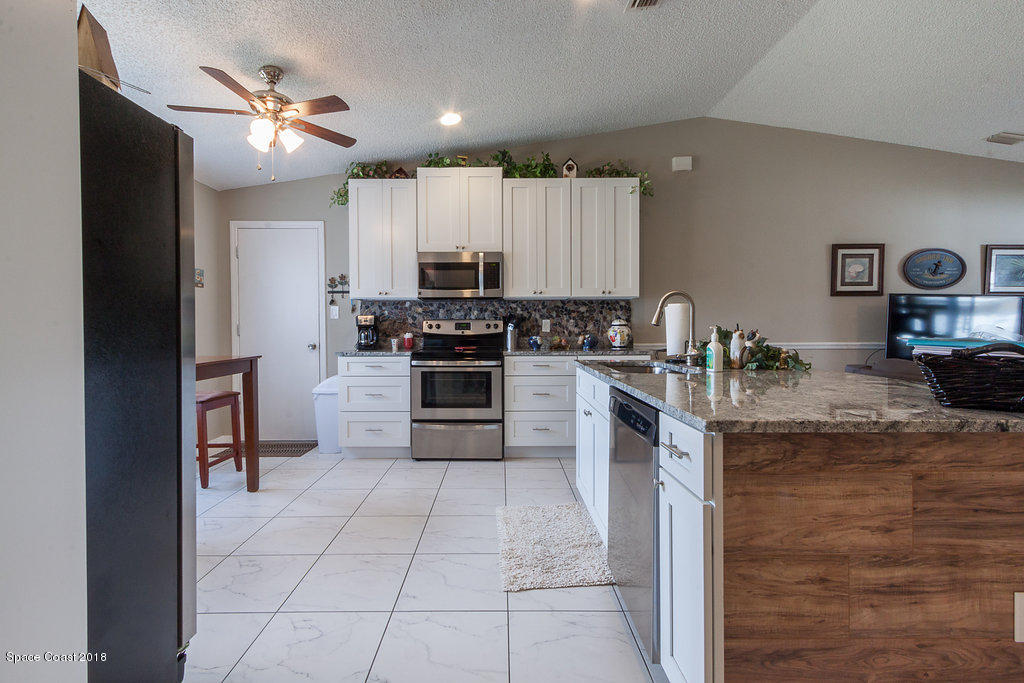 6810 Haddington Road Cocoa, FL 32927 - Photo 3 of 20 Kitchen