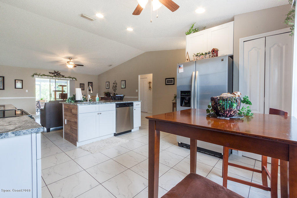 6810 Haddington Road Cocoa, FL 32927 - Photo 4 of 20 Kitchen