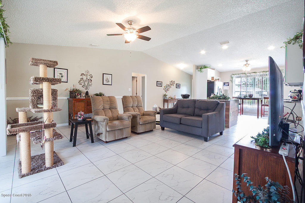 6810 Haddington Road Cocoa, FL 32927 - Photo 6 of 20 Living Room