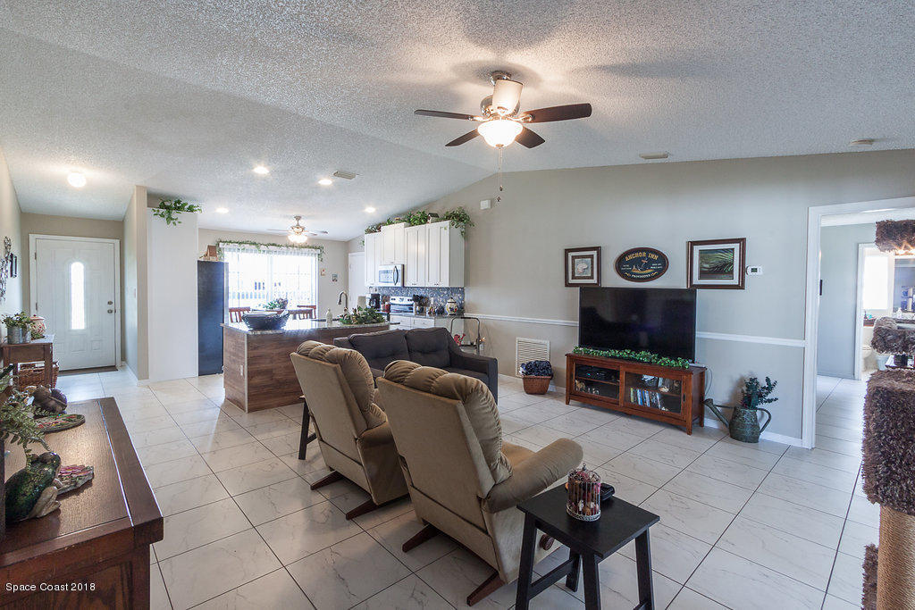 6810 Haddington Road Cocoa, FL 32927 - Photo 8 of 20 Living room