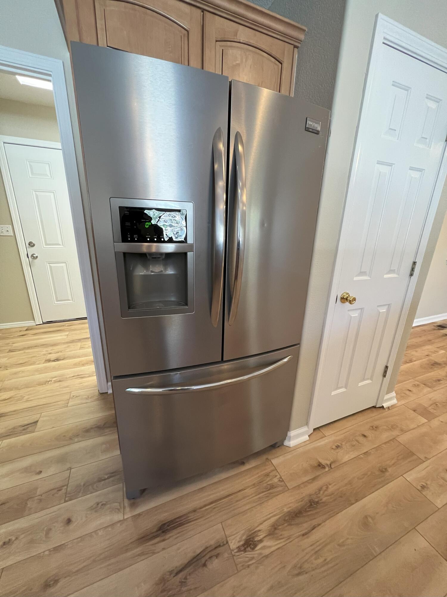 1979 Northwest Jackpine Place Redmond, OR 97756 - Photo 5 of 25 Fridge