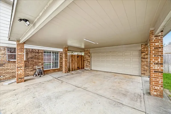 $2,950 | 11207 Briscoe Lane, Pearland, TX 77584