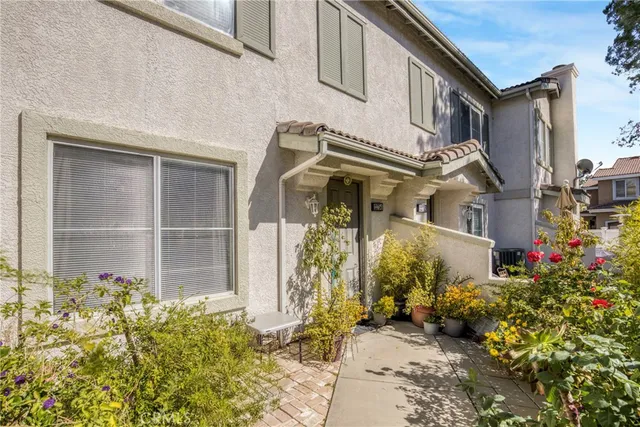 $575,000 | 22754 Little Falls Court, Saugus, CA 91350
