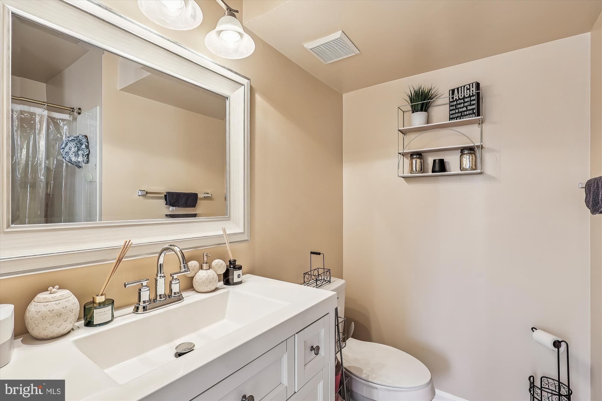 1601 Airy Hill Court, Unit 10D Crofton, MD 21114 - Photo 19 of 29 Primary Bathroom