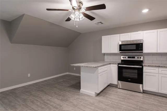$900 | 519 Magnolia Point Drive, Unit B, Huffman, TX 77336