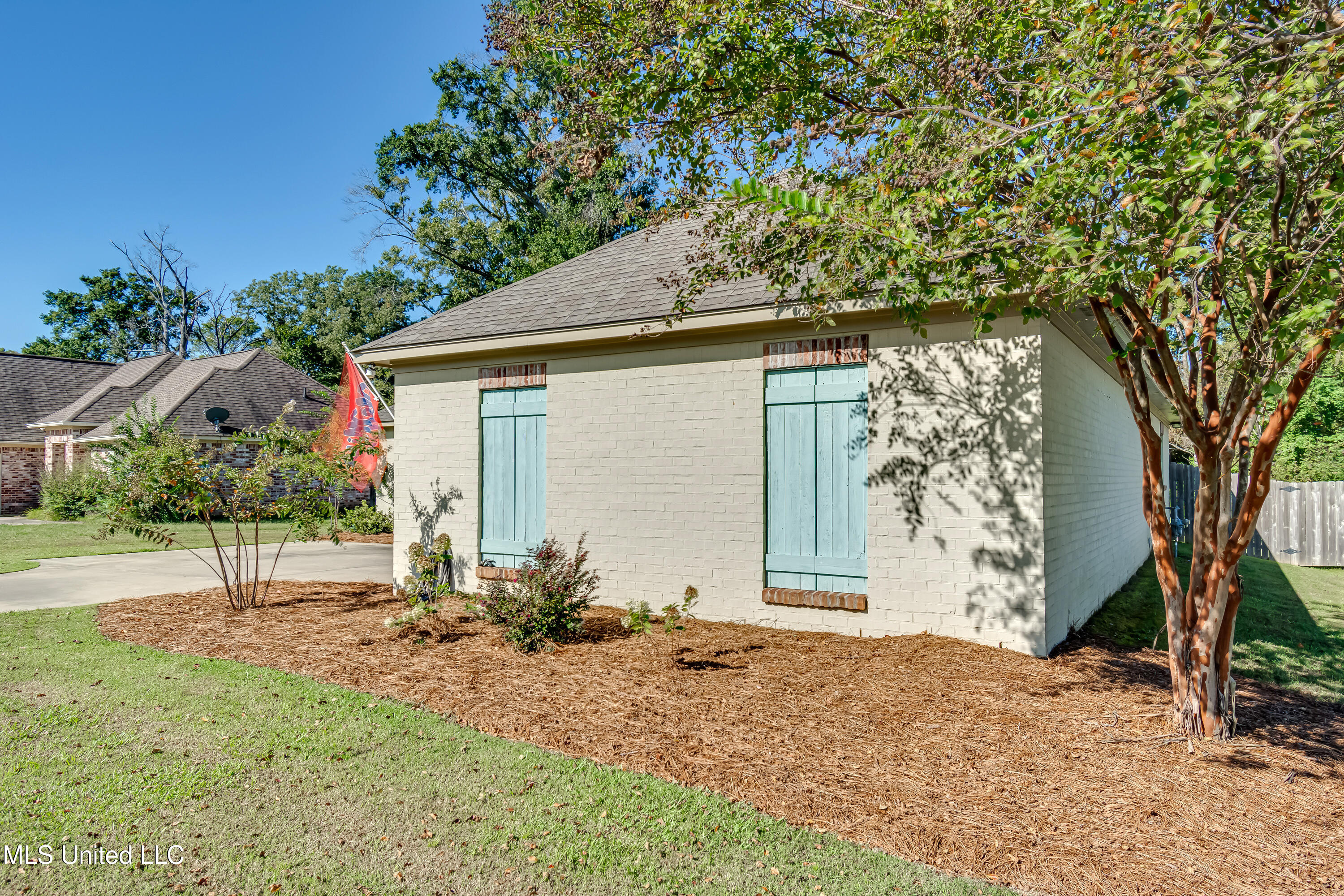 117 Rhodes Lane Canton, MS 39046 - Photo 7 of 58 117 Rhodes Ln-8