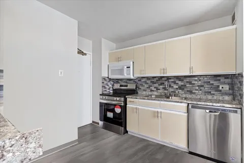 $269,000 | 6171 North Sheridan Road, Unit 1112, Chicago, IL 60660