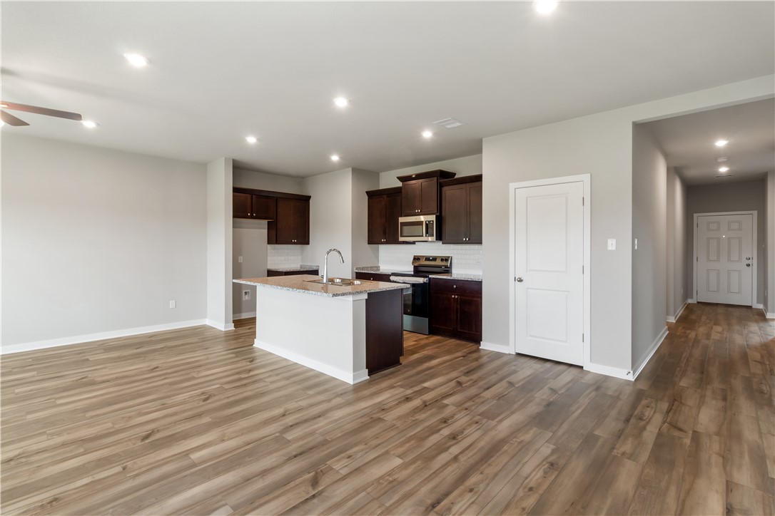 5504 Harriet Street Bryan, TX 77807 - Photo 5 of 23