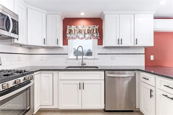 $675,000 | 121 Tupelo Road, South Kingstown, RI 02879