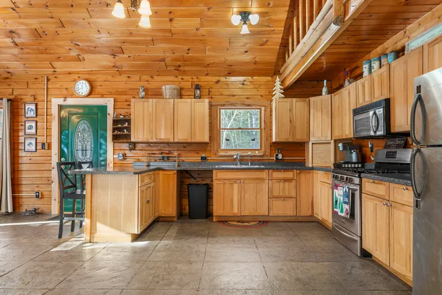 $479,900 | 2 South Sibley Drive, Canaan, ME 04924