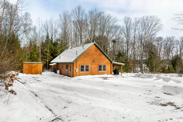 $479,900 | 2 South Sibley Drive, Canaan, ME 04924