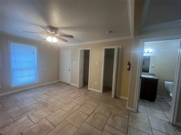 $820 | 10110 Westview Drive, Unit 3215, Houston, TX 77043