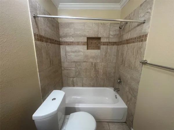 $820 | 10110 Westview Drive, Unit 3215, Houston, TX 77043