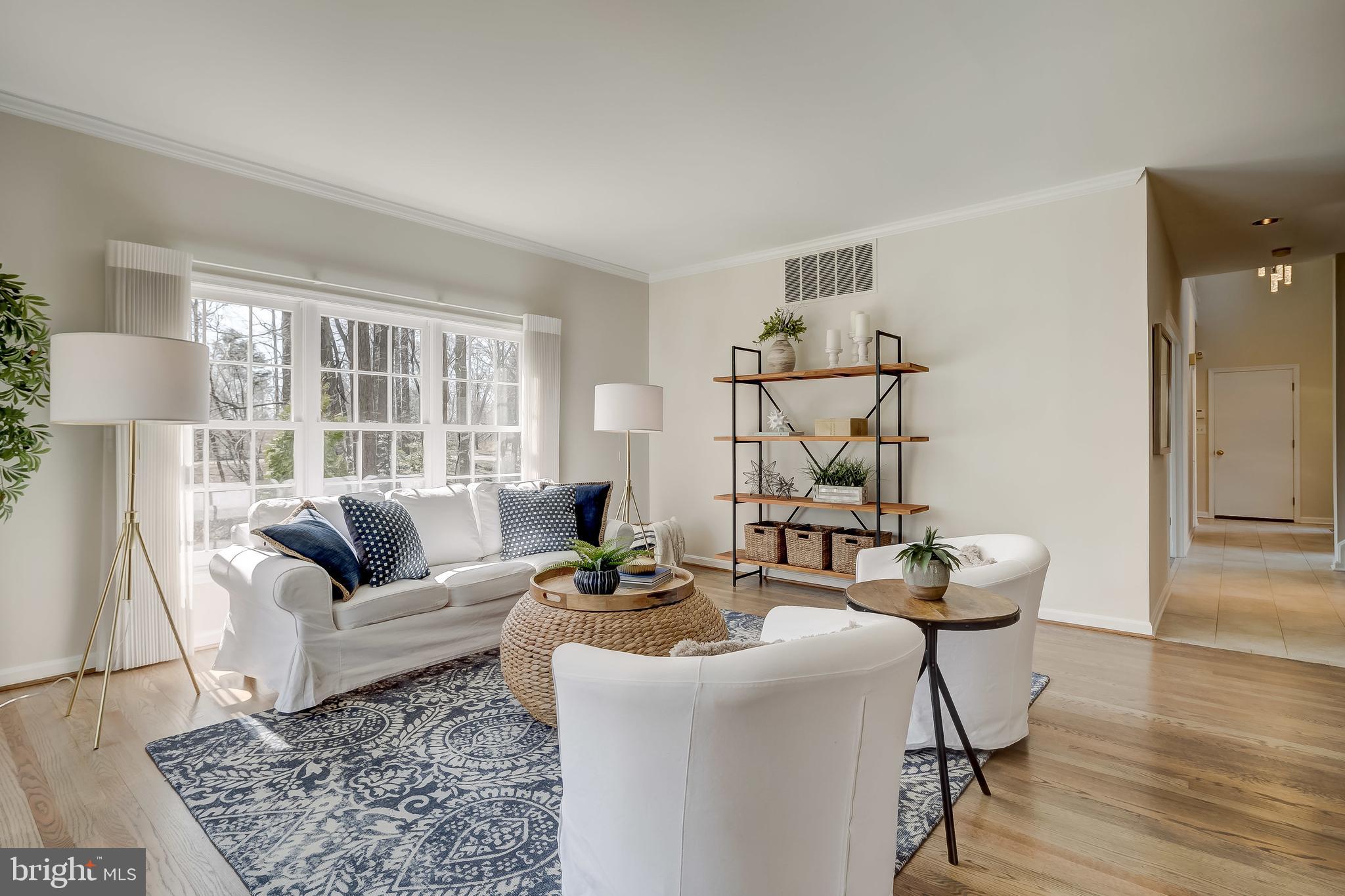 380 South River Landing Road Edgewater, MD 21037 - Photo 6 of 70 Open and bright living room