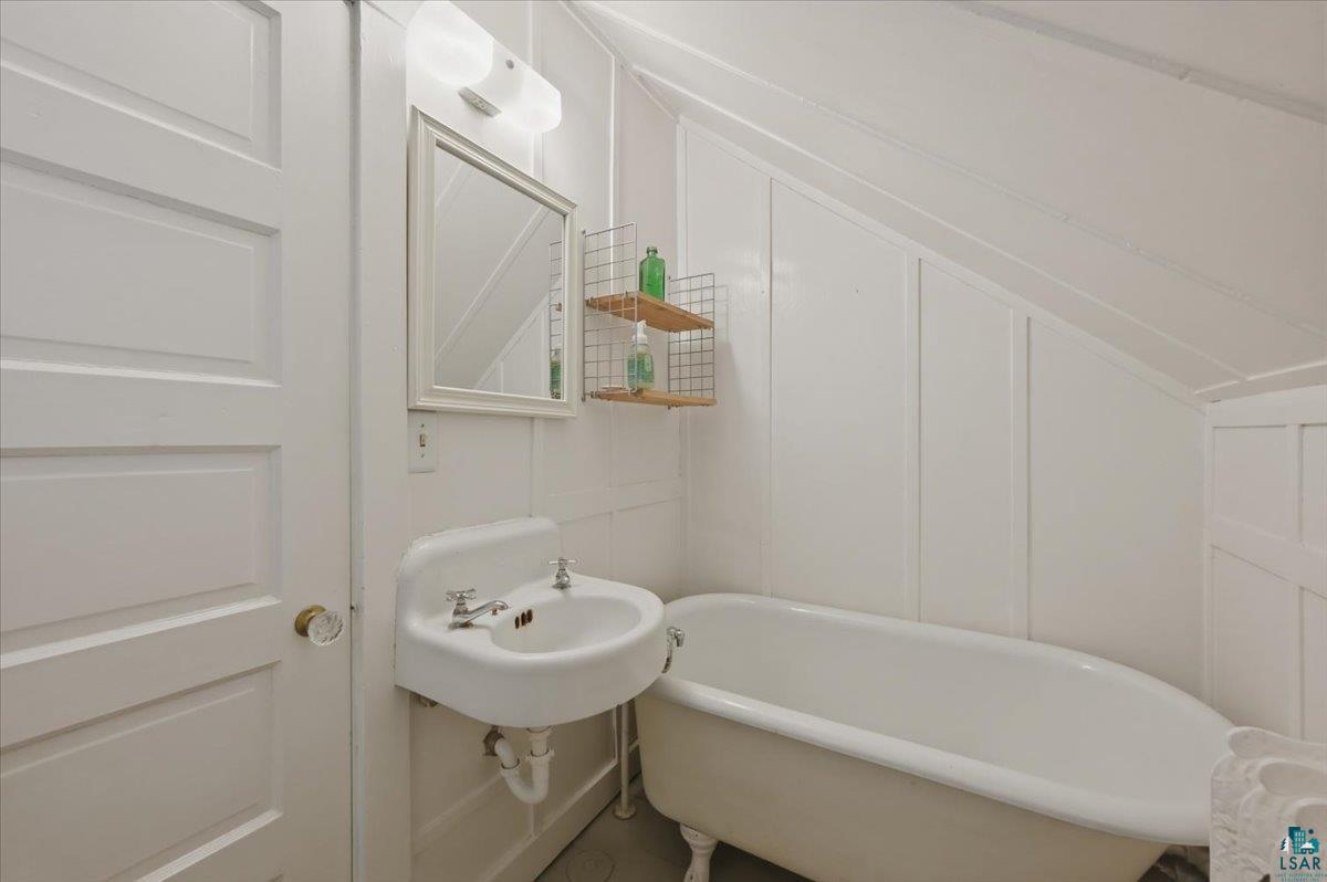 4203 Robinson Street Duluth, MN 55804 - Photo 38 of 50 Bath in Bedroom 5