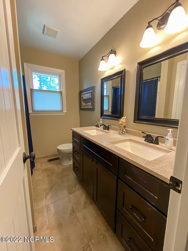 307 Timothy Road Jacksonville, NC 28546 - Photo 15 of 17 hallbath2