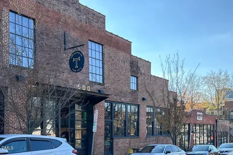 a view of a yard with a house