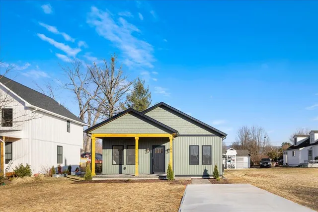 $335,000 | 204 Lee Avenue, Elkton, VA 22827