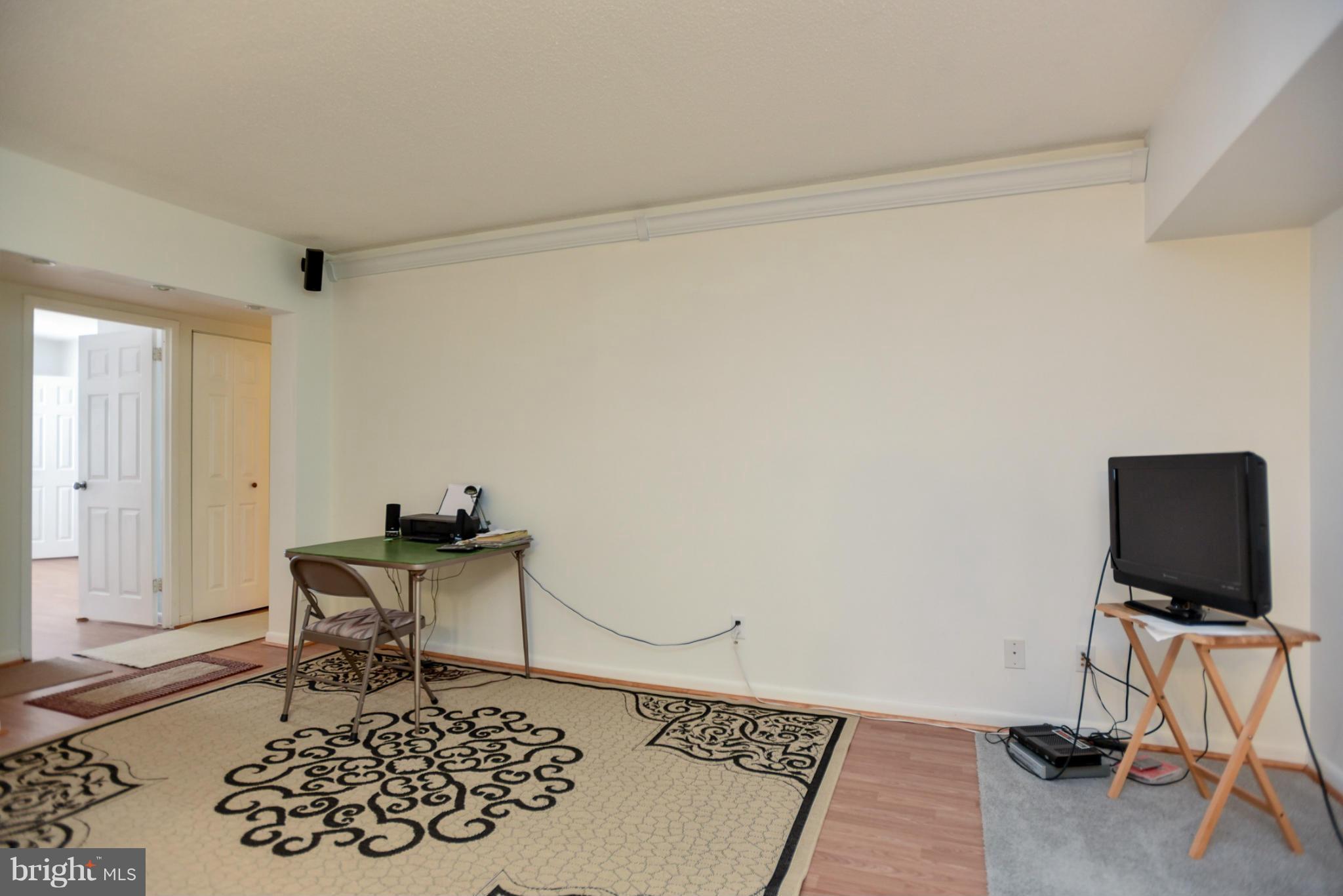 2202 Castle Rock Square, Unit 21C Reston, VA 20191 - Photo 3 of 23 Living Room