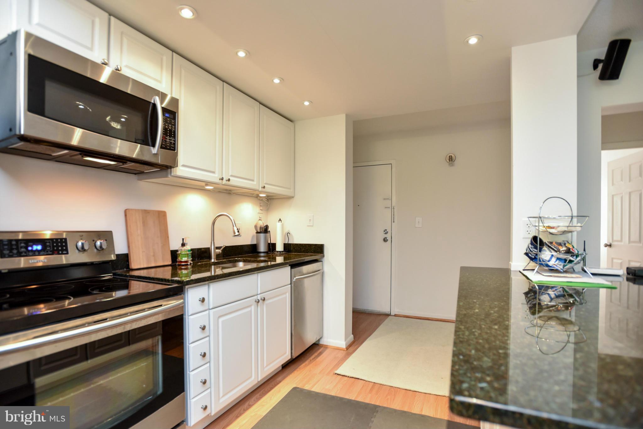 2202 Castle Rock Square, Unit 21C Reston, VA 20191 - Photo 7 of 23 Kitchen