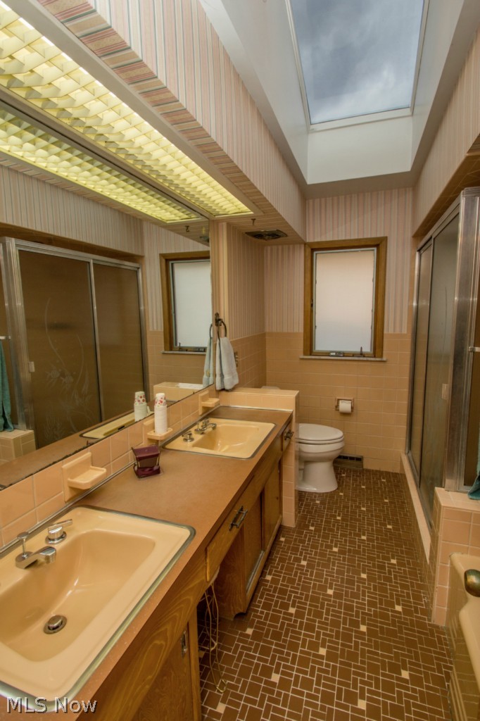 8119 Dalebrook Road Independence, OH 44131 - Photo 17 of 25 Main bath with skylight, tub plus shower stall