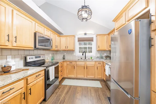 $370,000 | 157 Midvalley Court, Lexington, NC 27295