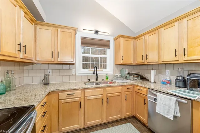 $370,000 | 157 Midvalley Court, Lexington, NC 27295