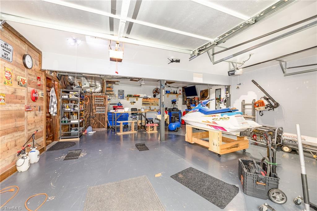 157 Midvalley Court Lexington, NC 27295 - Photo 25 of 34 Garage