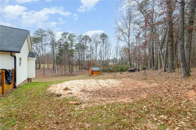 $370,000 | 157 Midvalley Court, Lexington, NC 27295