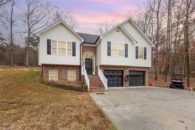 $370,000 | 157 Midvalley Court, Lexington, NC 27295