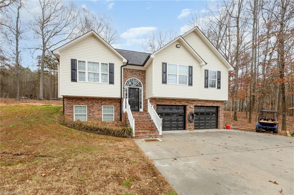 157 Midvalley Court Lexington, NC 27295 - Photo 4 of 34