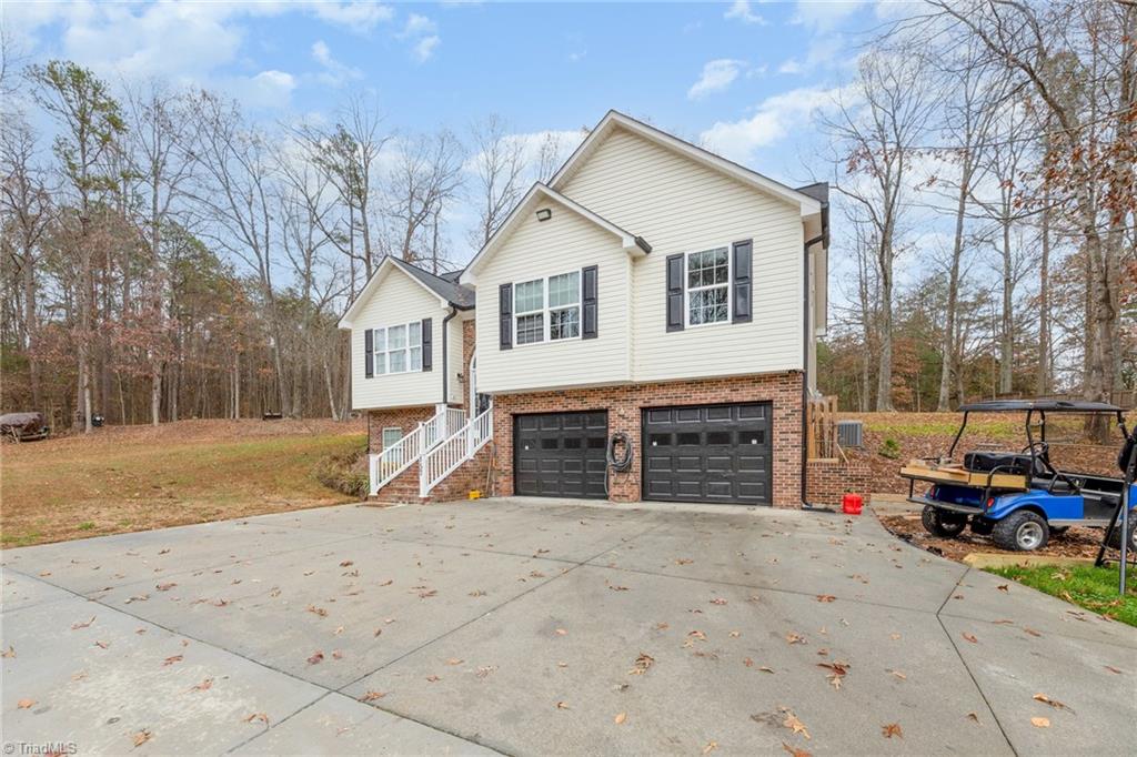 157 Midvalley Court Lexington, NC 27295 - Photo 5 of 34