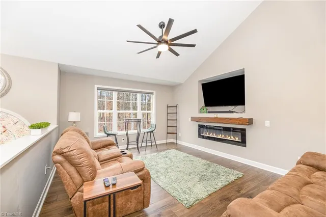 $370,000 | 157 Midvalley Court, Lexington, NC 27295