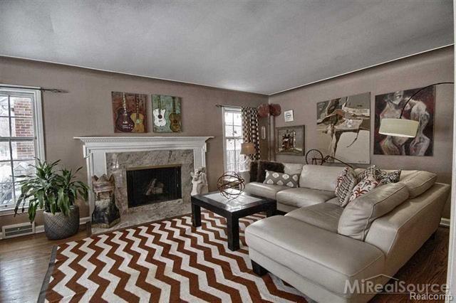 1204 Yorkshire Road Grosse Pointe, MI 48230 - Photo 8 of 24 Pro 8.jpg