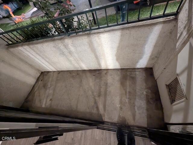 1851 Patricia Avenue, Unit 102 Simi Valley, CA 93065 - Photo 16 of 23 a close view of tub